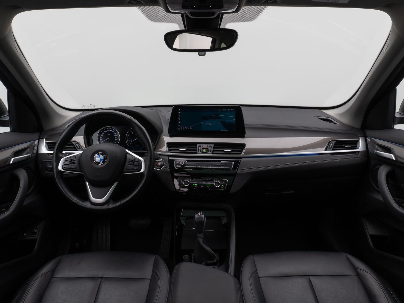 Fahrzeugabbildung BMW X1 xD25e xLine Panorama Kamera HUD DAB Komfort