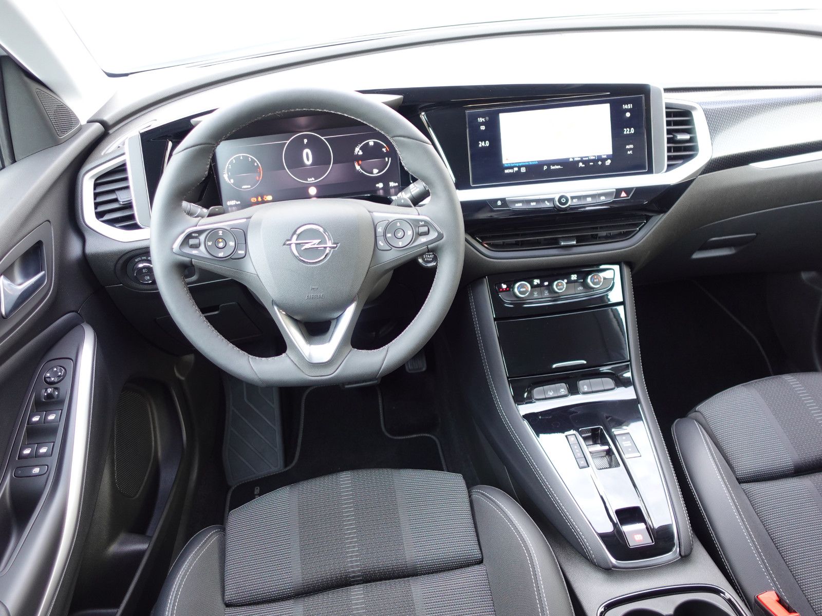 Fahrzeugabbildung Opel Grandland 1.2T AUTOMATIK,AHK,Navi,Kamera,Sitzhzg