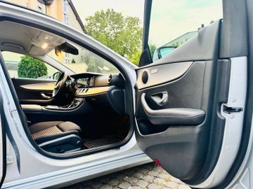 Mercedes E 220 - 11