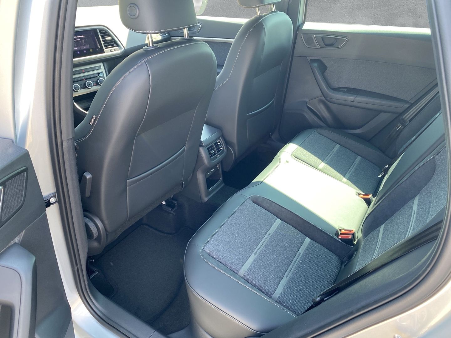 Fahrzeugabbildung SEAT Ateca Xperience 1.5 TSI ACT*NAVI*BEATS*CAM*AHK*