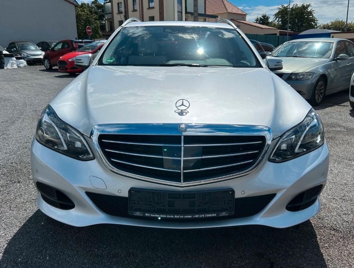Mercedes-Benz E 250 BT SHZ + ACC + PANO + AHK + LED