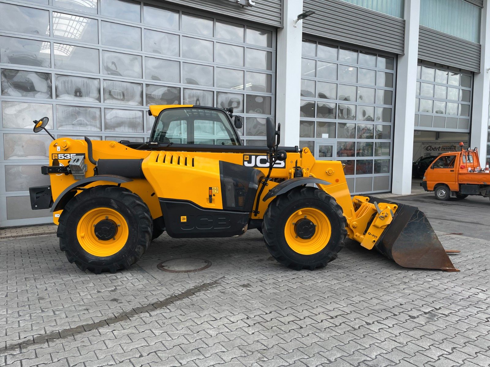 Fahrzeugabbildung JCB 535-95 / nur 1.354h / Palettengabel & Schaufel - mit KI generiert/bearbeitet