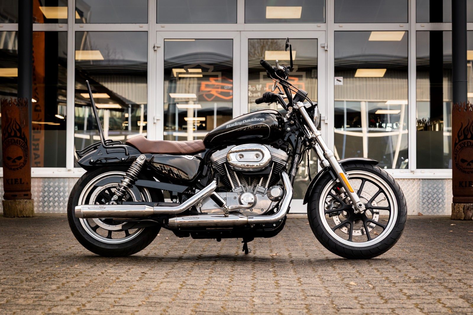 Fahrzeugabbildung Harley-Davidson XL883L SUPERLOW SPORTSTER - MILLER ABGASANLAGE