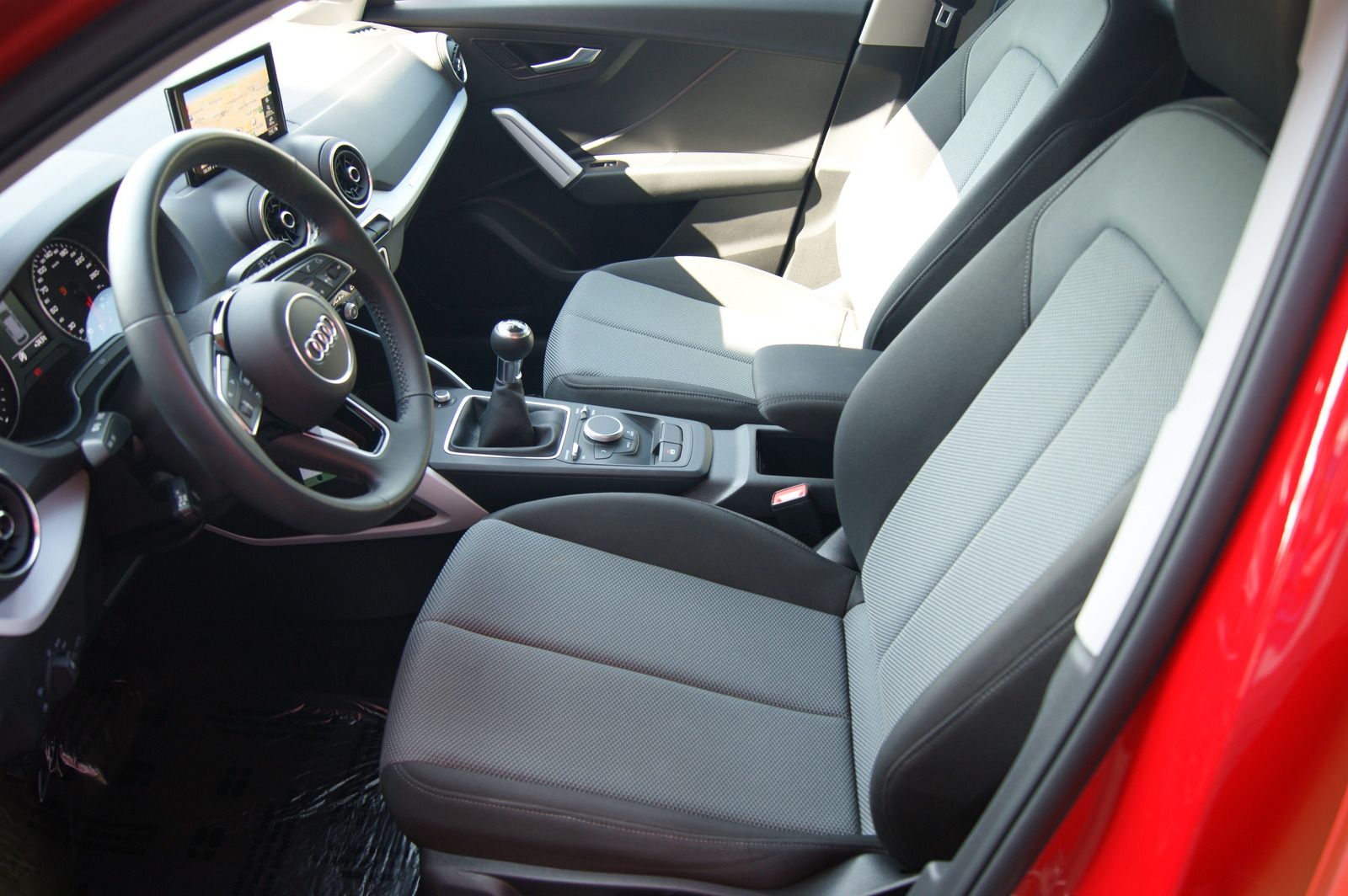 Fahrzeugabbildung Audi Q2 35 TDI design S-LINE AUDI-SOUND LED ANHZV PDC