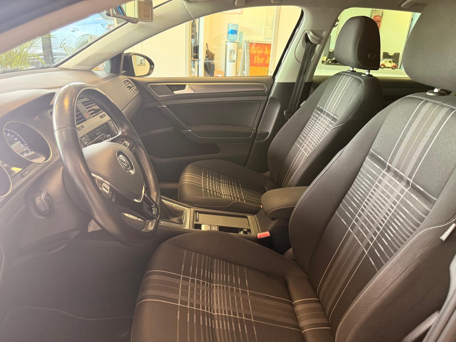 Fahrzeugabbildung Volkswagen Golf VII Lim. Lounge BMT / KLIMA / NAVI /
