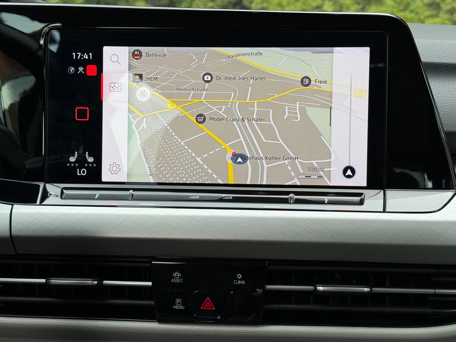 Fahrzeugabbildung Volkswagen Golf 2.0 TDI Life LED+NAVI+SHZ+AMBI+ACC+CARPLAY