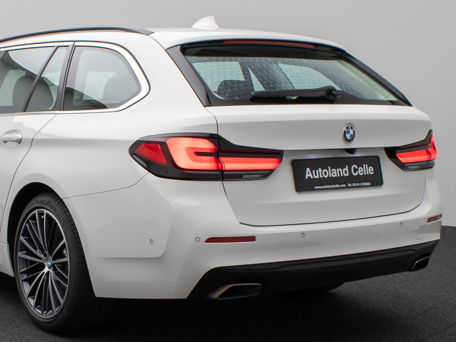 Fahrzeugabbildung BMW 530d Kamera HUD DAB Komfort Alarm Sport 19Zoll