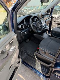 Mercedes V 220 - 10