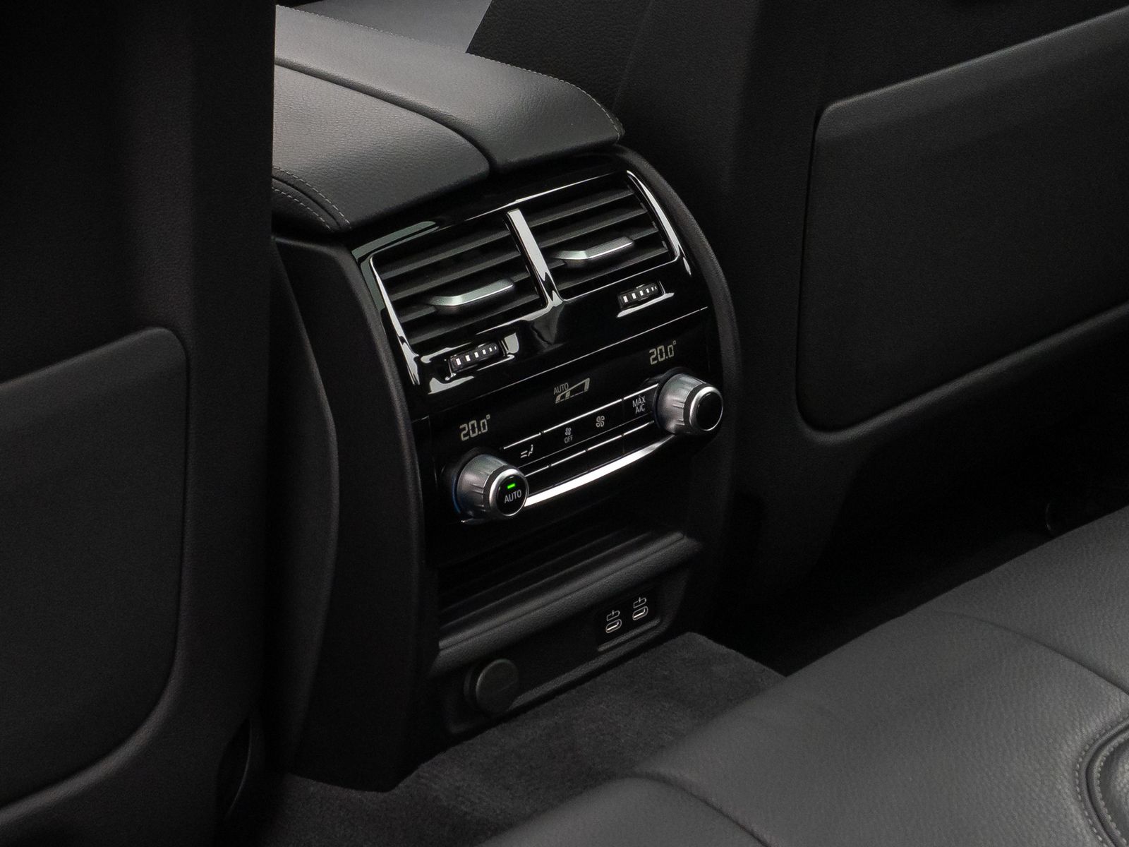 Fahrzeugabbildung BMW 530d LuxuryLine Panorama Kamera HiFi AHK Komfort