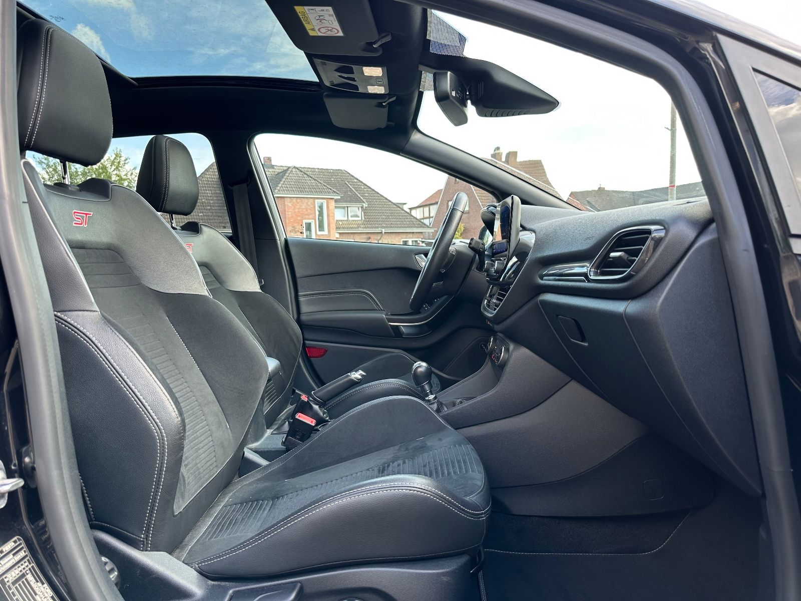 Fahrzeugabbildung Ford Fiesta 1.5 EB ST Leder-Exclusiv/Pano/LED
