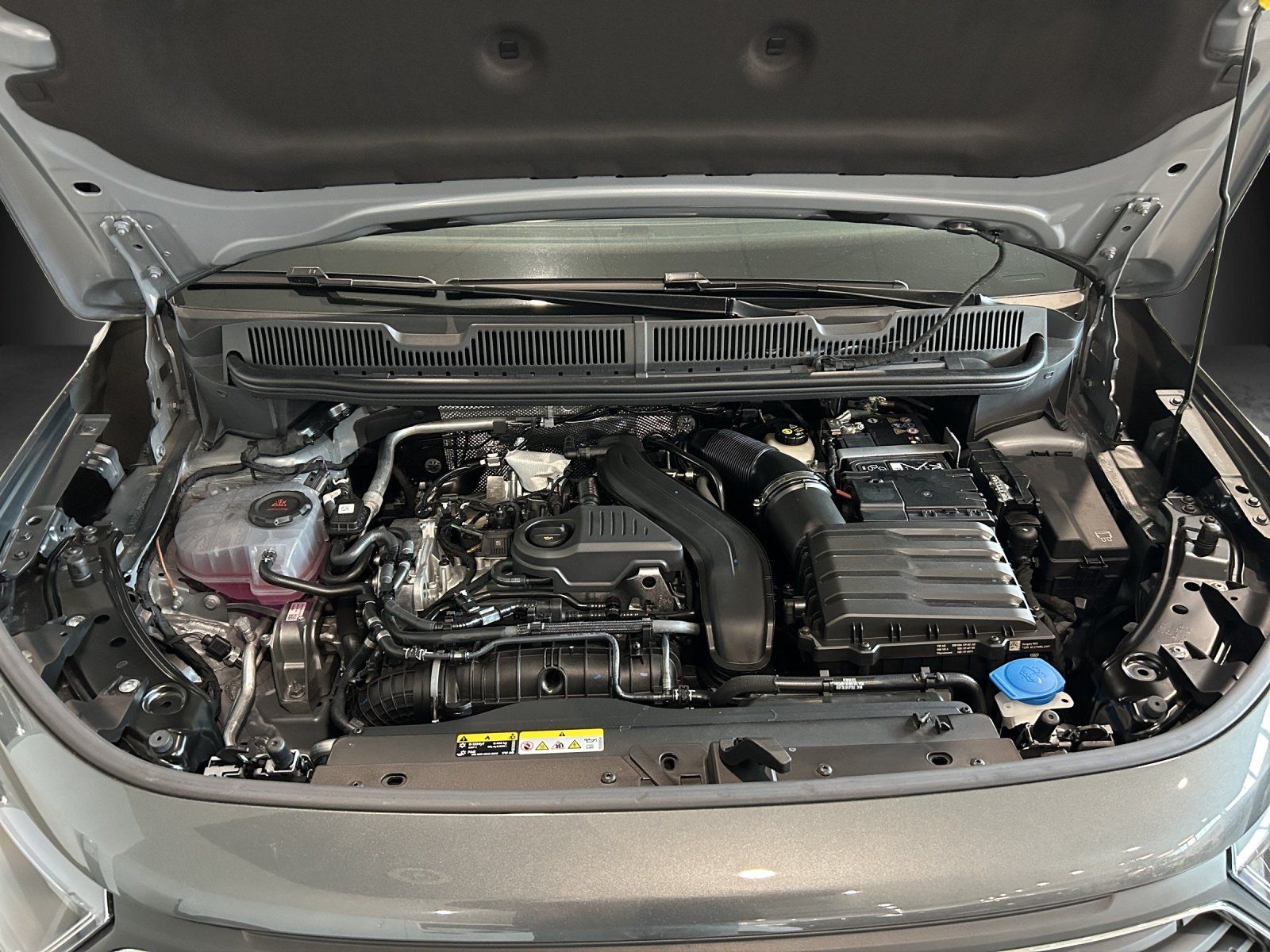 Fahrzeugabbildung Ford Tourneo Connect Benzin Automatik AHK Kamera PDC