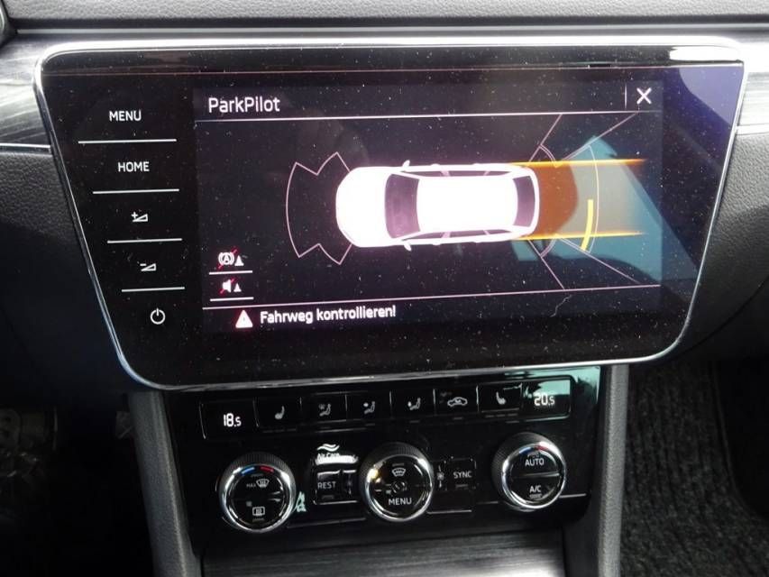 Fahrzeugabbildung SKODA Superb  Combi 2,0 TSI Style 4*4 DSG Navi