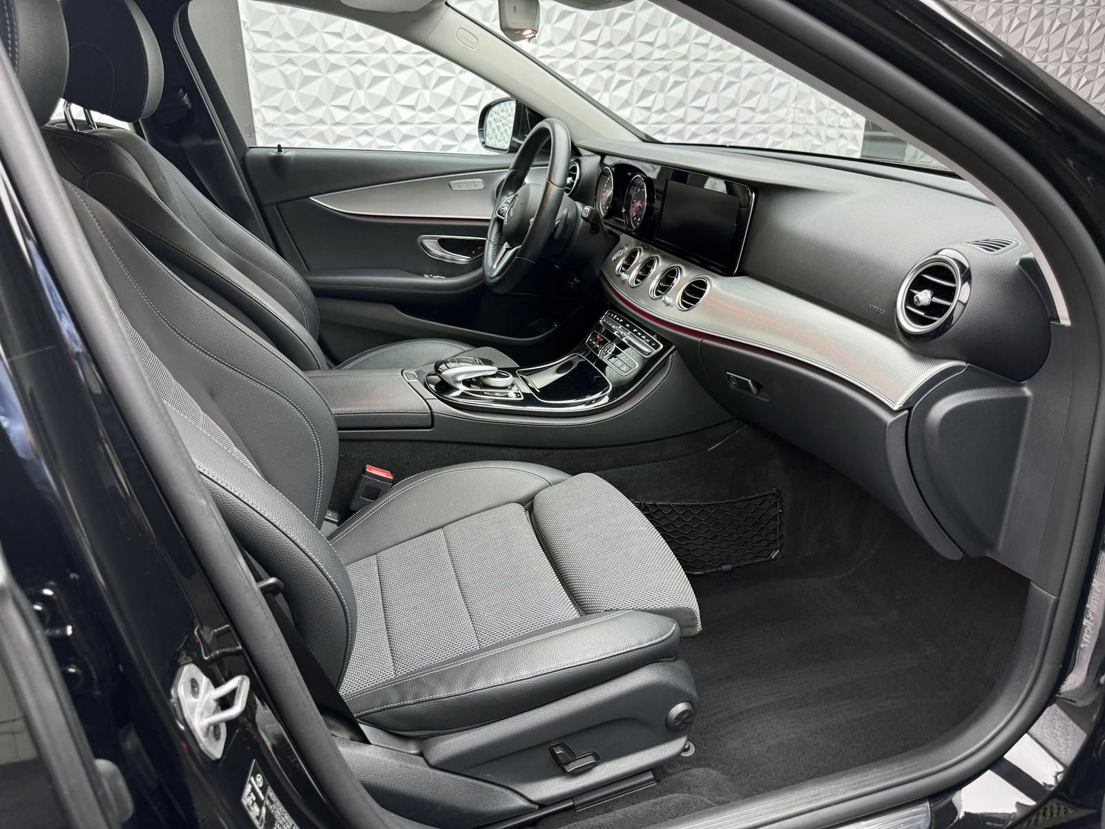 Fahrzeugabbildung Mercedes-Benz d T AVANTGARDE/TWA/RCAM/PDC/LED/CARPLAY/AMBIENTE