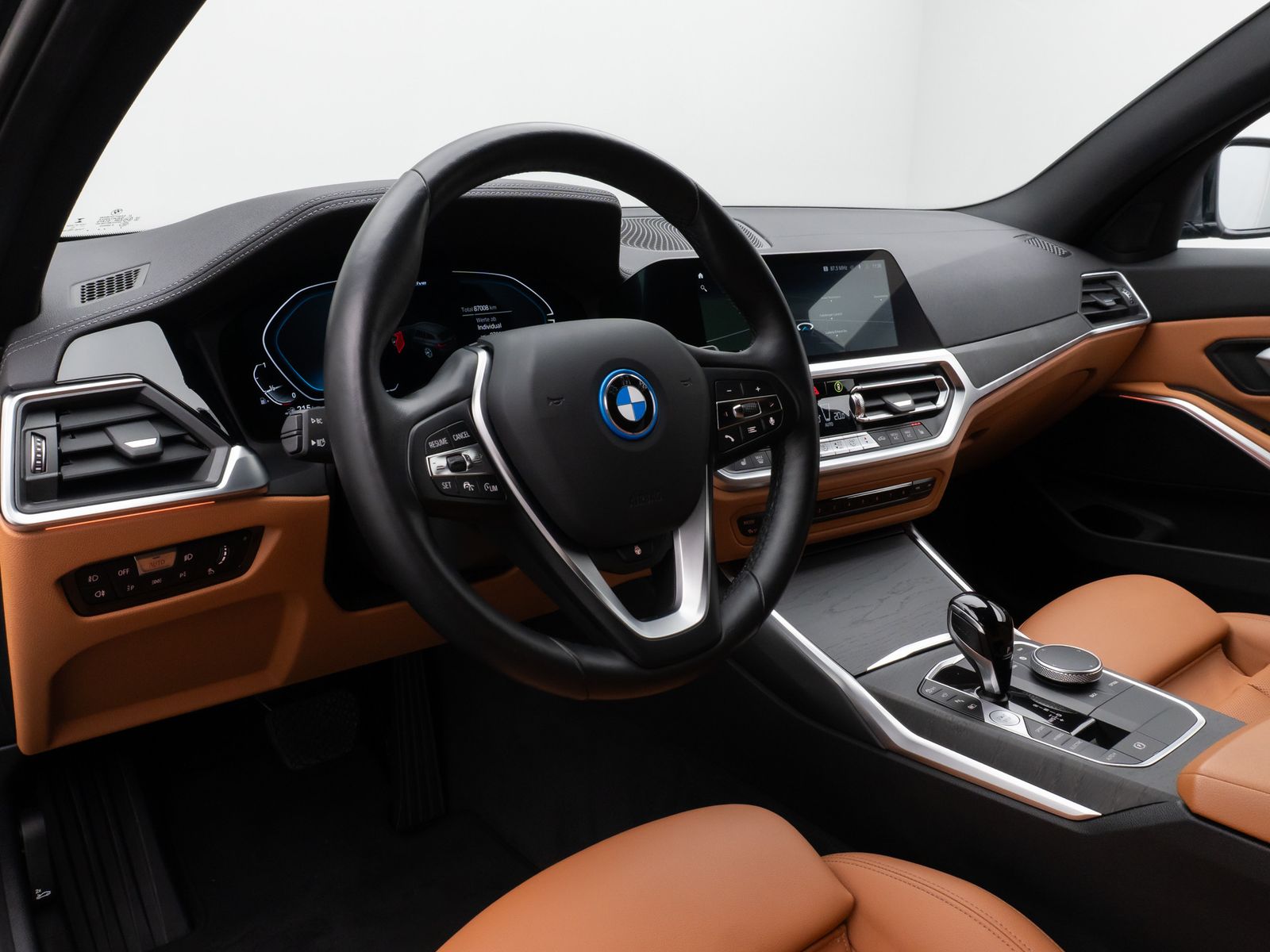 Fahrzeugabbildung BMW 330e Luxury Line 360°Laser HUD DAB HiFi Sport