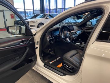 BMW 540d  Touring xDrive M Sport *1.HAND*LED*KAM*AHK