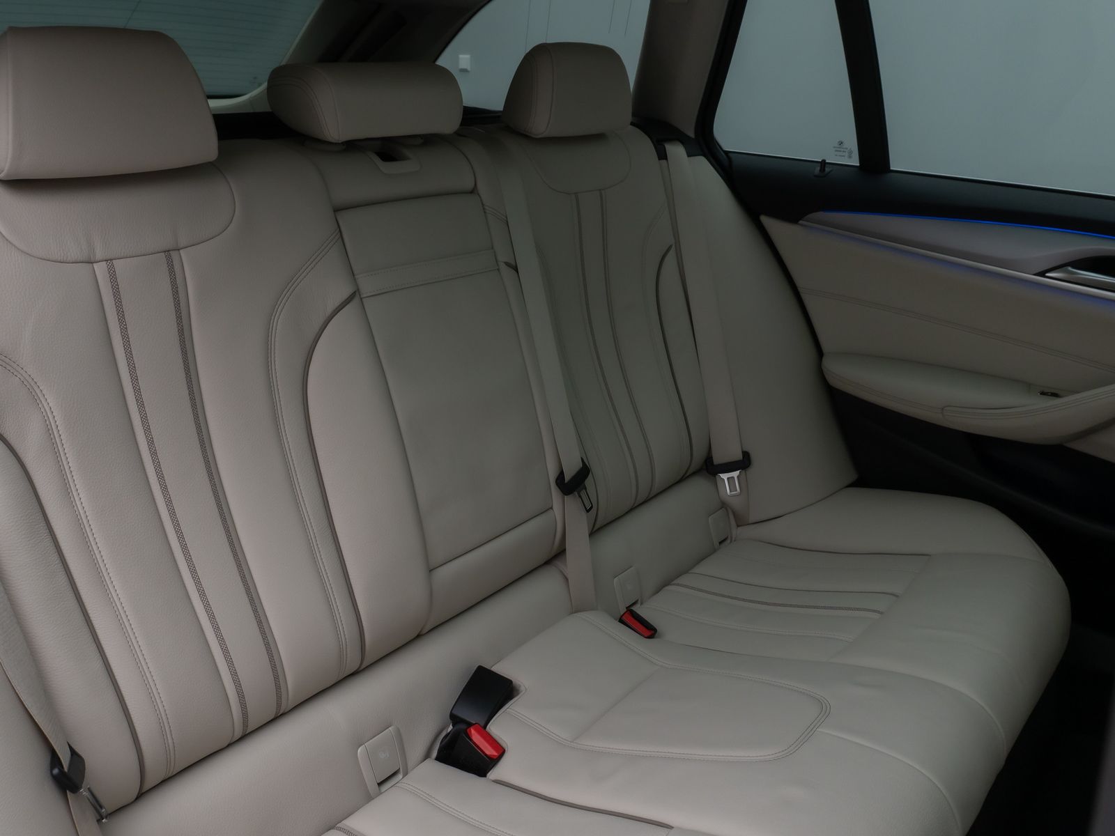 Fahrzeugabbildung BMW 530d xD Panoram Kamera HUD DAB HiFi SoftCl Sport