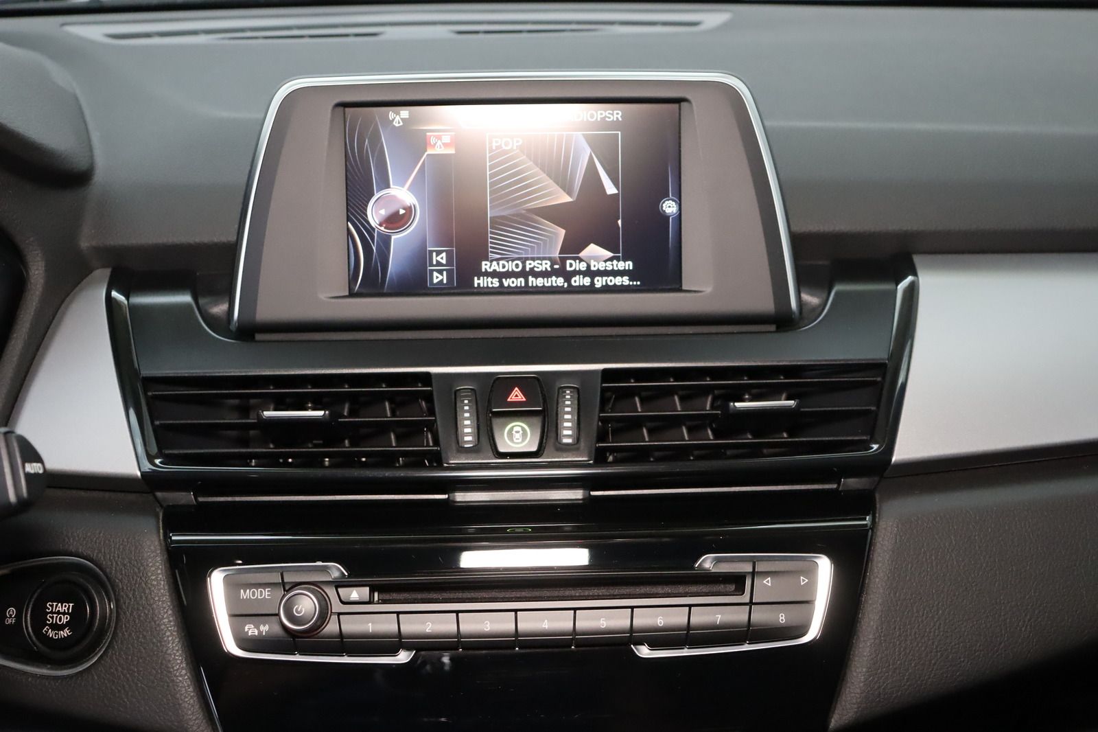 Fahrzeugabbildung BMW 218 i Active Tourer LED * Navi * PDC * Sitzhzg.