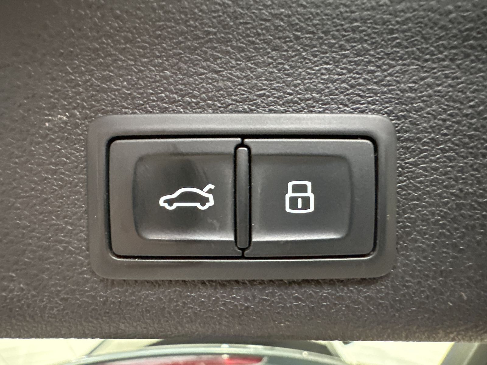 Fahrzeugabbildung Audi A6 Avant 40 TDI Sport NAV+LED+ACC+18ZOLL+1HD+PP