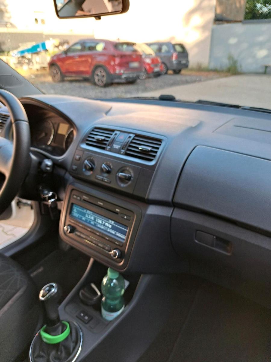 Skoda Roomster 2012 — engine 75 HP (55kW)