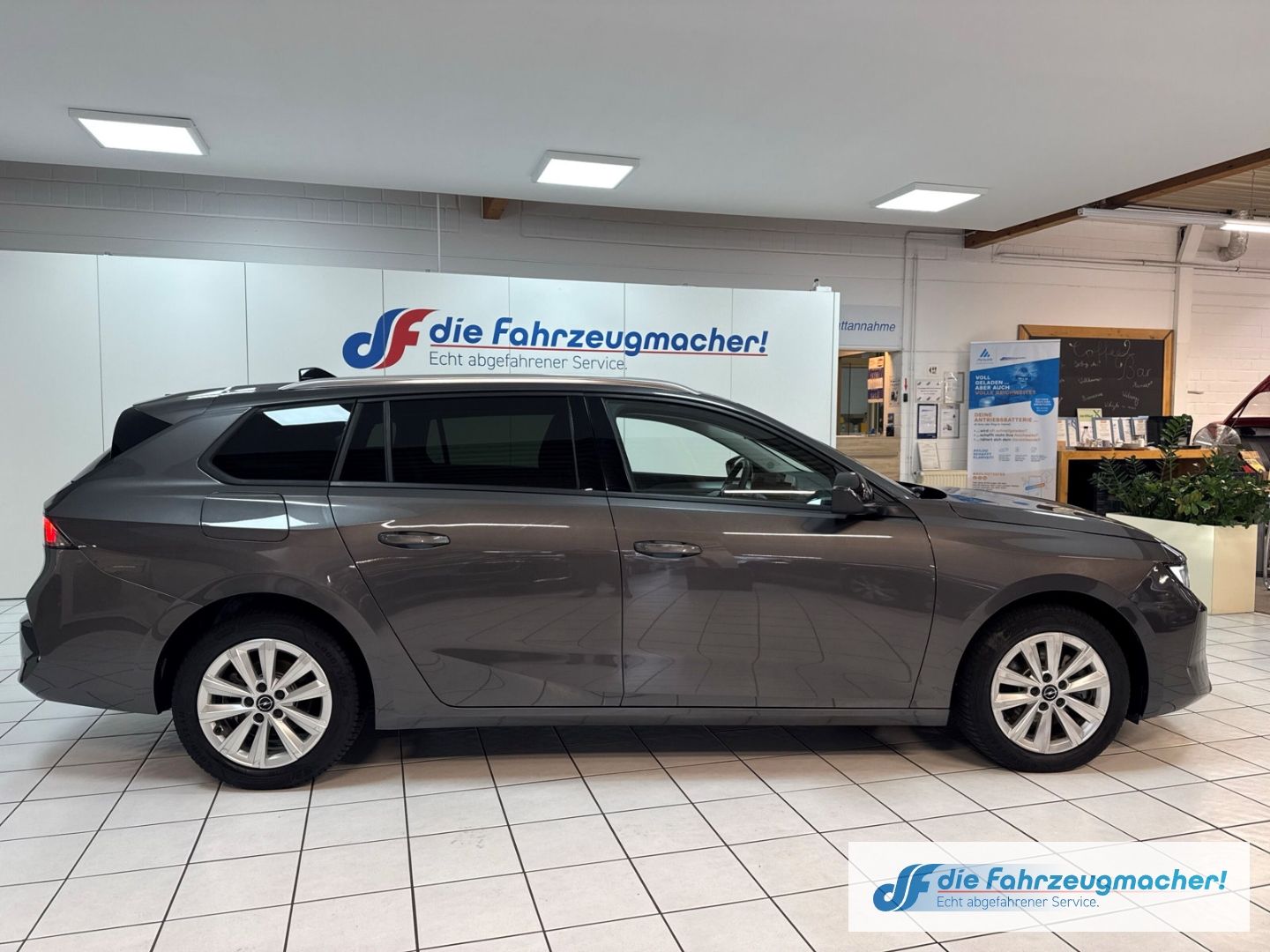 Fahrzeugabbildung Opel Astra L Sports Tourer Elegance Navi LED Apple Ca