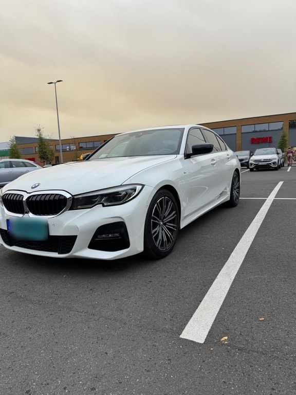 Image of BMW 320