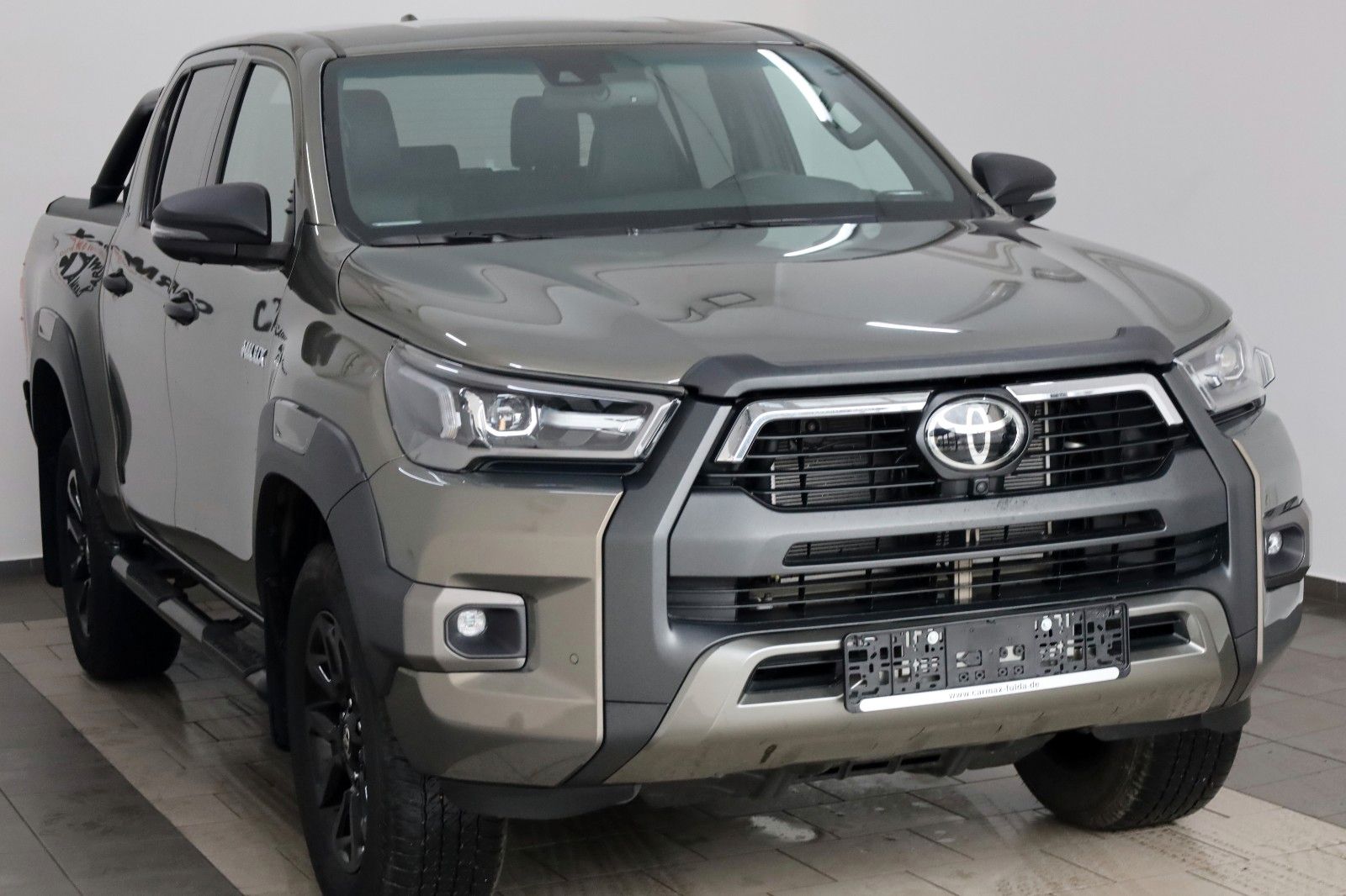 Fahrzeugabbildung Toyota Hilux 2.8 D-4D Invincible,Rollbügel,Rolo,ACC,AHK
