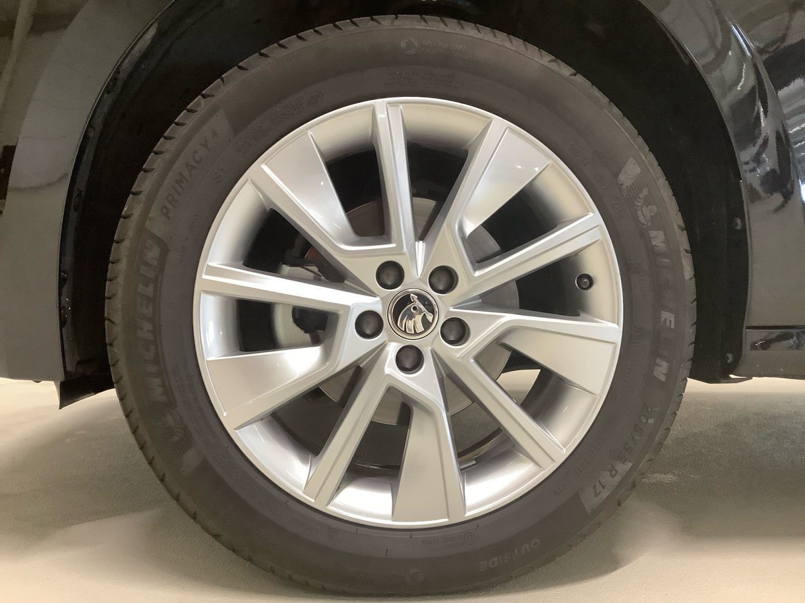Kamiq Tour 1,5 TSI NAVI PDC KLIMAAUTO SH ALU