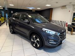 HYUNDAI Tucson 2.0 4WD PANO NAVI CAM LEDER AHK 2.HAND