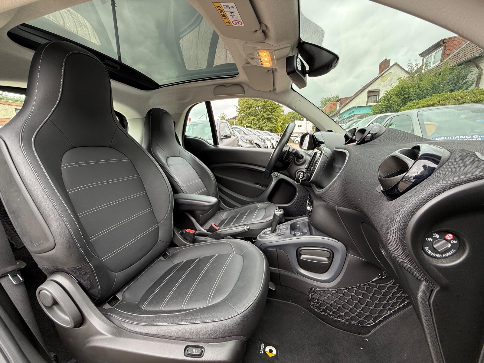 Smart ForTwo BRABUS*JBL*PANORAMA*KAMERA*NAVI*AMBIENTE*