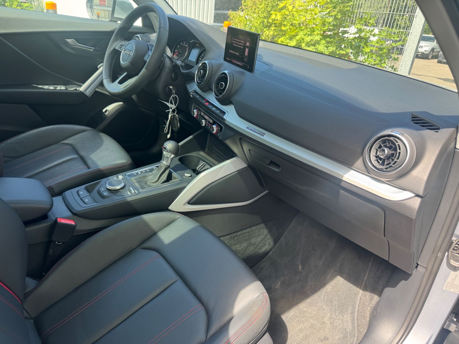 Fahrzeugabbildung Audi Q2 40 TFSI quattro S Line Leder+Navi+Panorama+LE