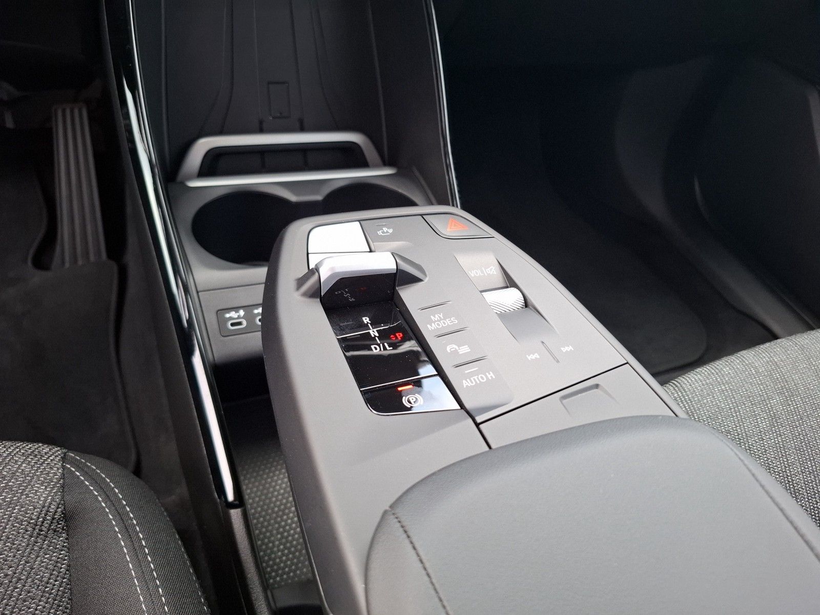 BMW 218 i Active Tourer AUTOMATIK / NAVI / LED / HEA - Image 14