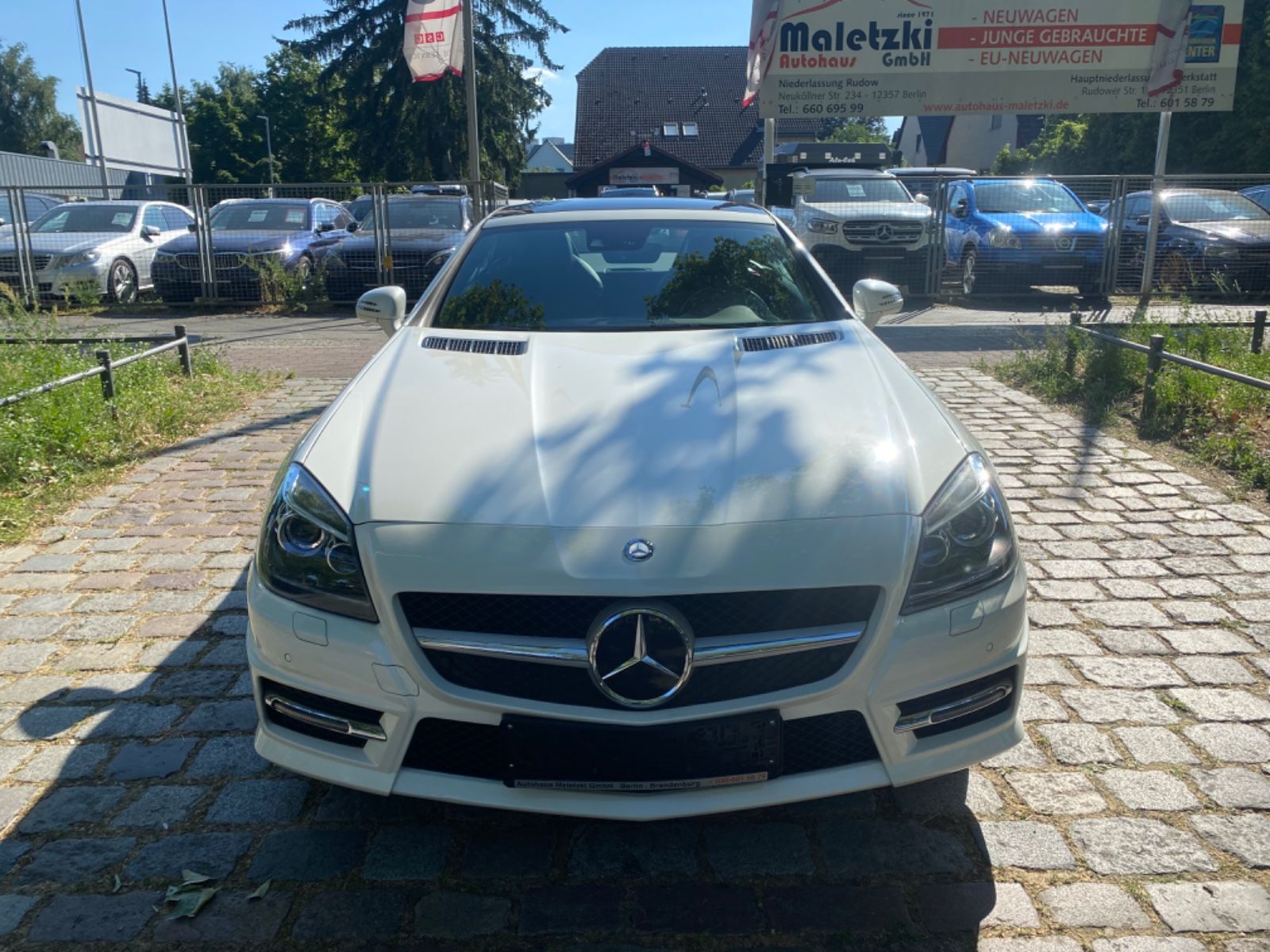 Fahrzeugabbildung Mercedes-Benz SLK 250 AMG BlueEFFICIENCY*Distronic*Panorama*
