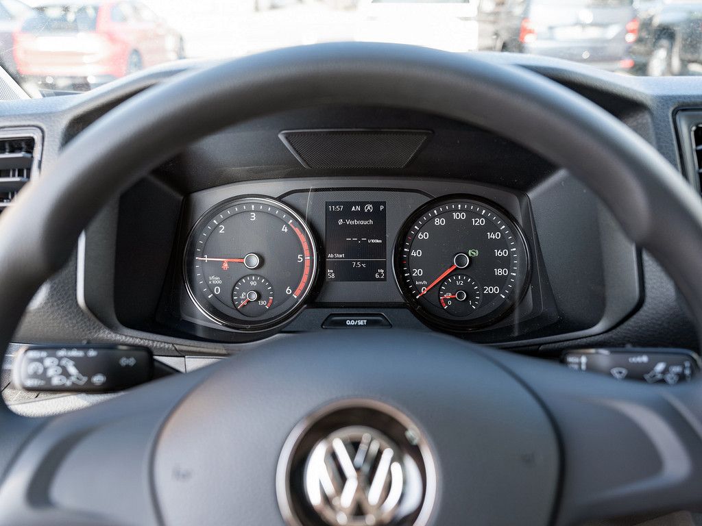 Fahrzeugabbildung Volkswagen Crafter PLUS 35 2.0 TDI L2H1 NAVI AHK STANDHZ