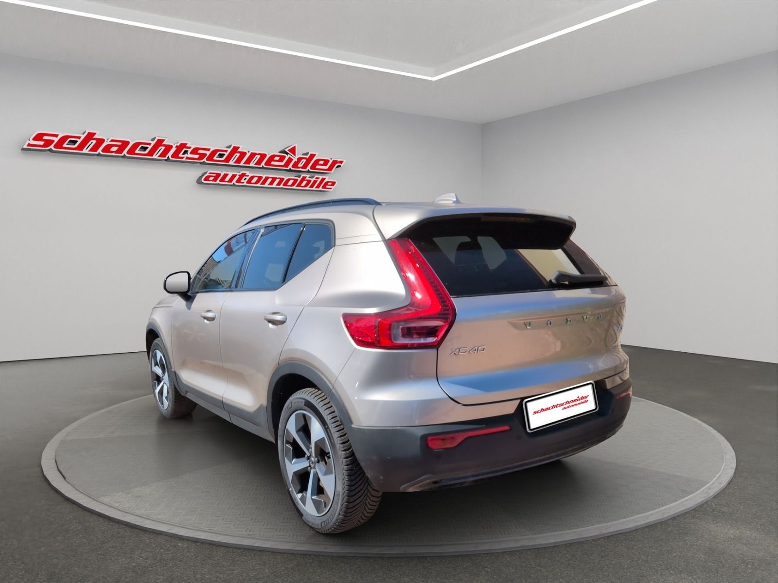 Volvo XC40 B3 B DKG Plus Dark+Standh+PilotAssist imagem 2