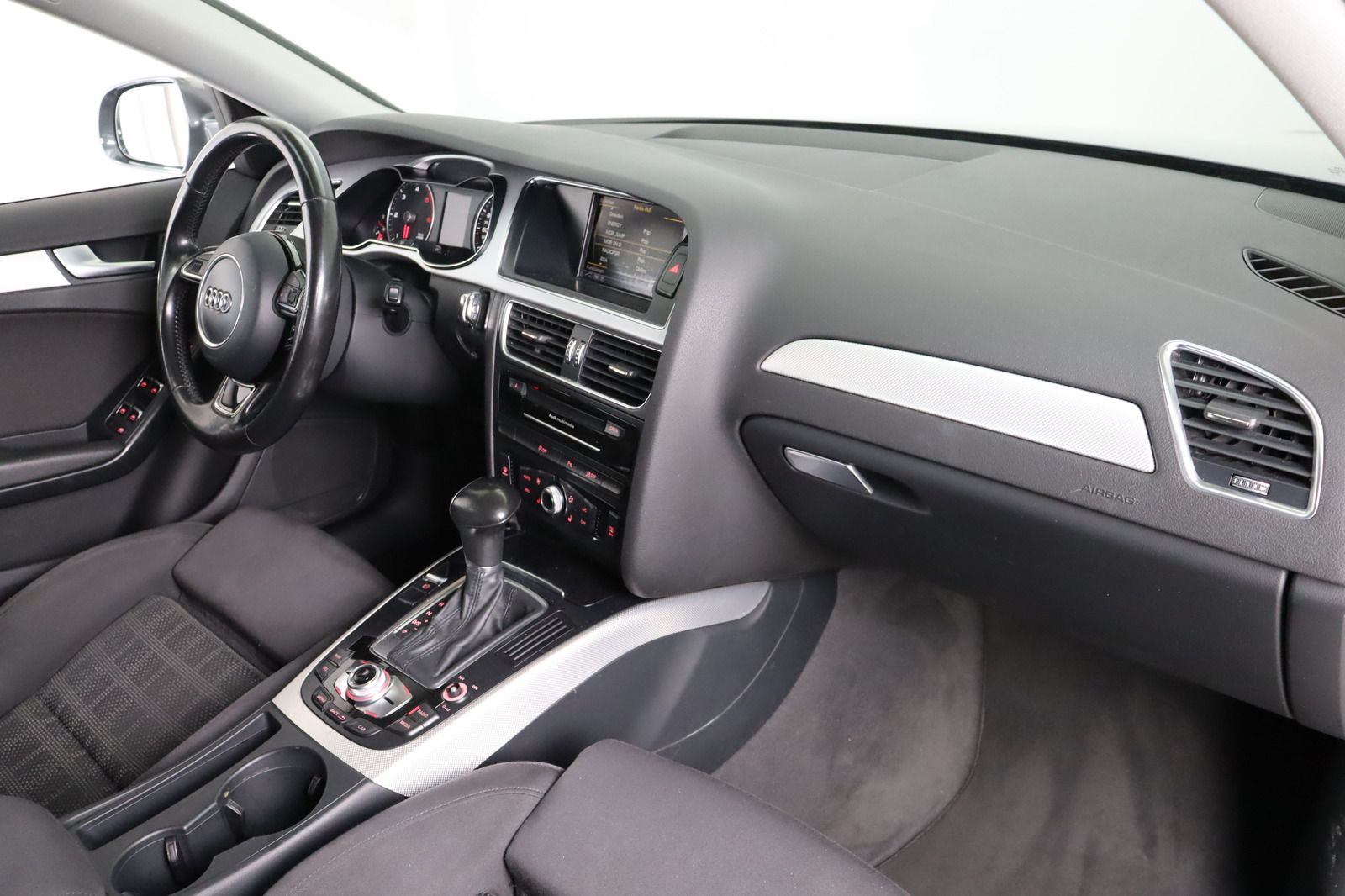 Fahrzeugabbildung Audi A4 Avant 2.0 TDI S-line * Bi- Xenon * Navi * Amb