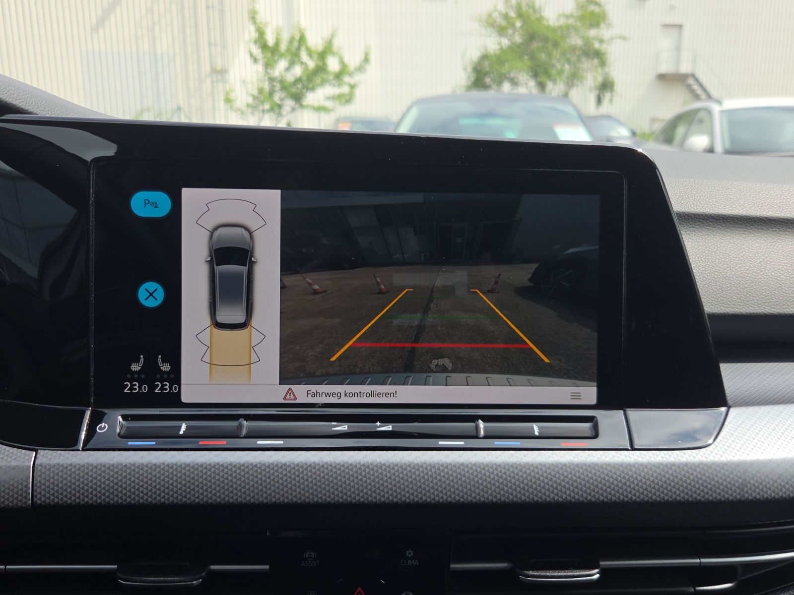 Fahrzeugabbildung Volkswagen Golf VIII Variant TDI Active DSG LED Navi AID AC
