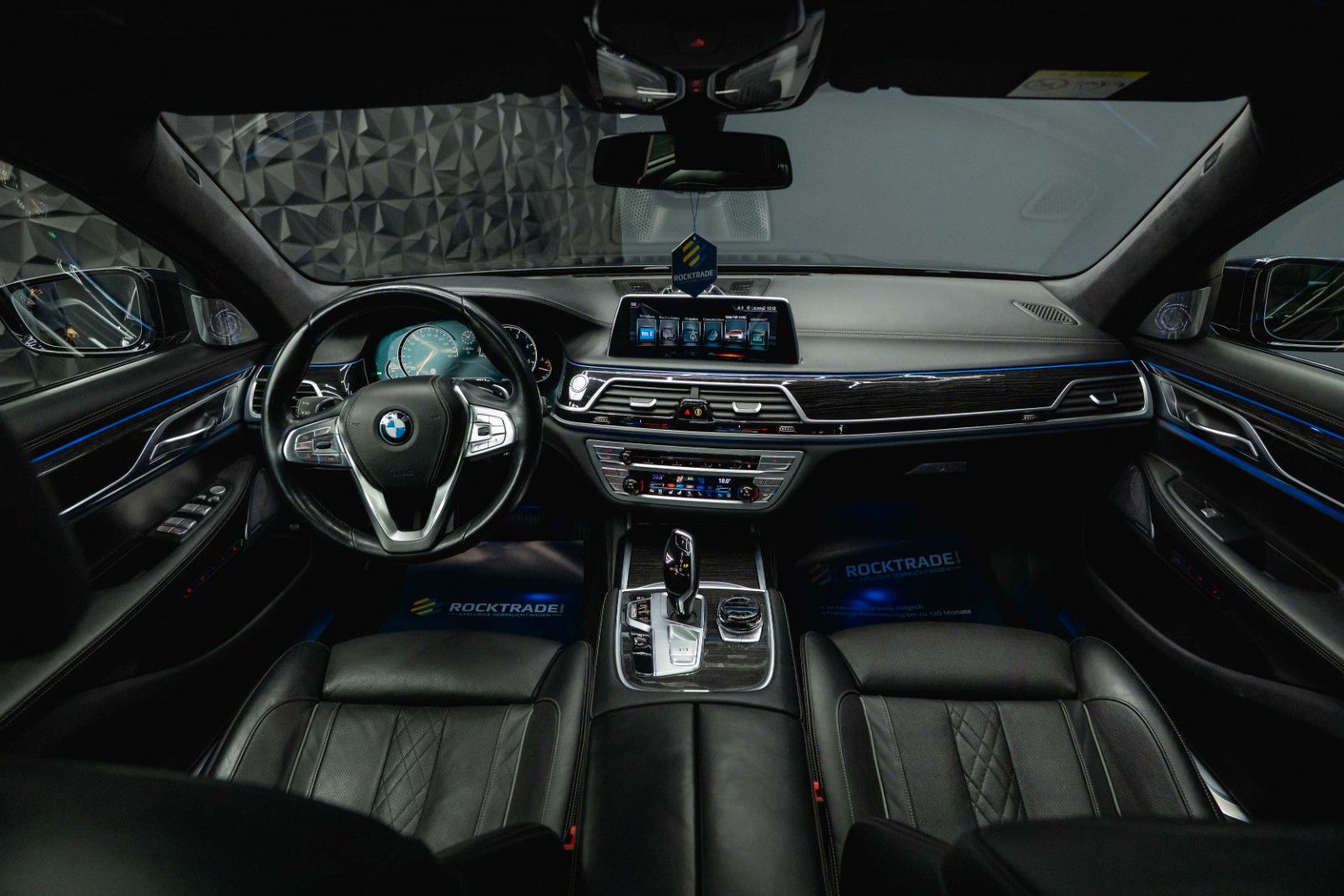 Fahrzeugabbildung BMW 730d L xDrive M Sport Shadow | 100% Option | 19%