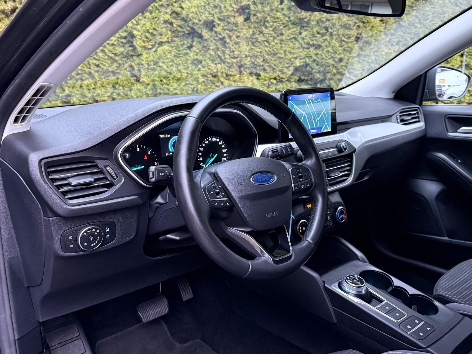 Fahrzeugabbildung Ford Focus 1.5 TDCi Aut. Cool&Connect LED+NAV+AHK+KAM