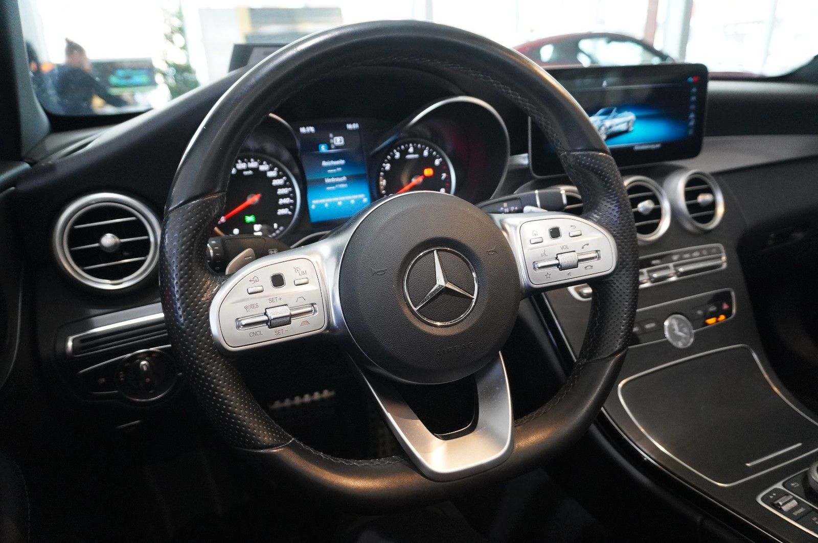 Fahrzeugabbildung Mercedes-Benz C 200 CABRIO 9G AMG LINE NAVI/LED/KAMERA/SPORT