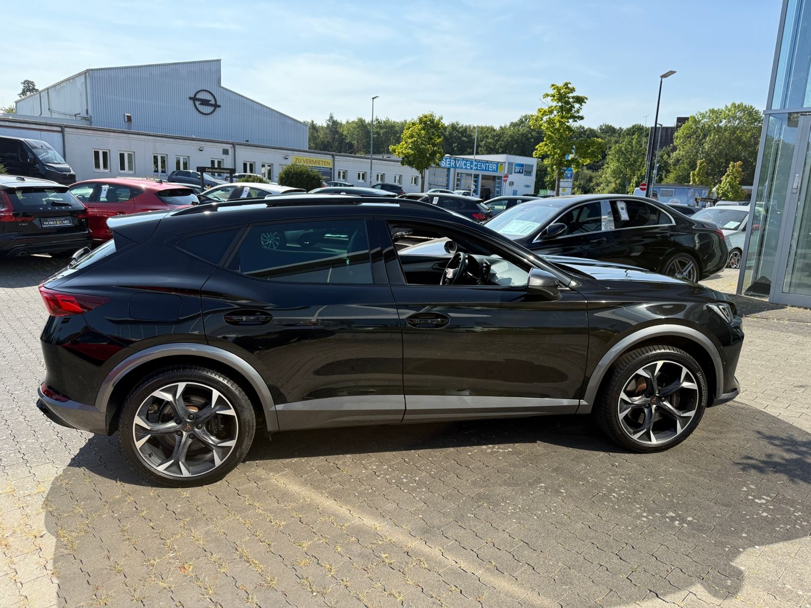 Fahrzeugabbildung CUPRA Formentor VZ e-Hybrid PANO LED NAVI ALU