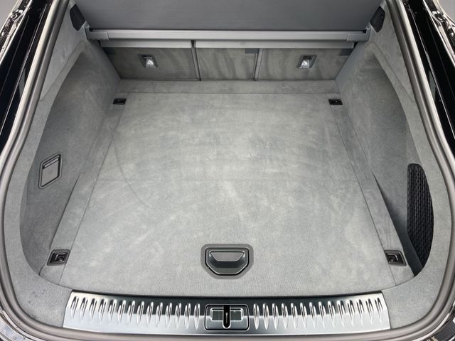 Fahrzeugabbildung Lotus Emeya Glasdach Autobahn Assistent