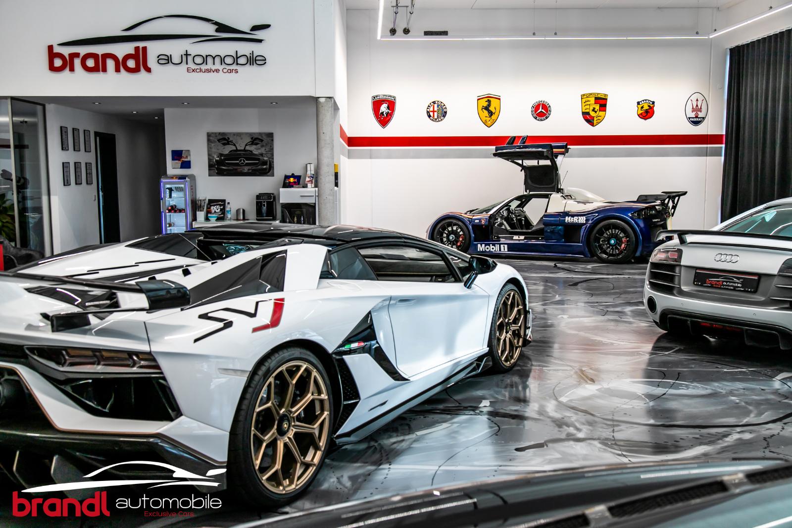 showroom-image-top