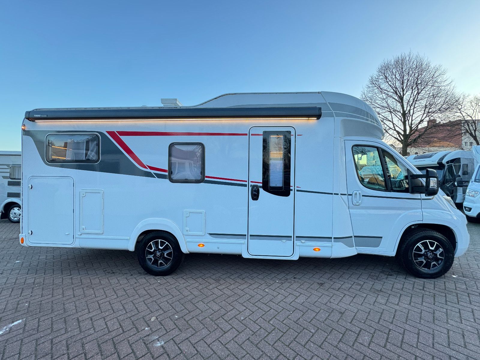 Fahrzeugabbildung LMC TOURER LIFT H 730 G DACHKLIMA SAT SKYROOF HUBBET