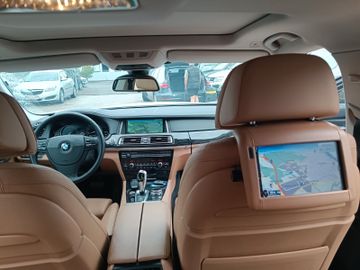 BMW 750 - 9