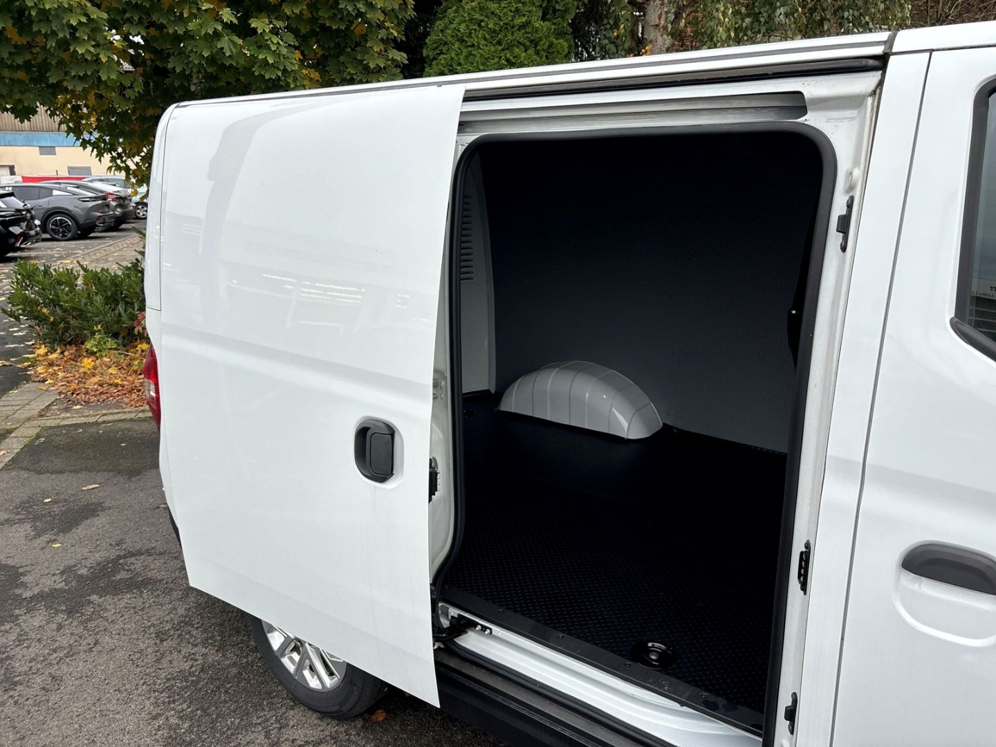 Fahrzeugabbildung Maxus eDeliver3 L1 50KWH LED Rückfahrkam. Temp Tel.