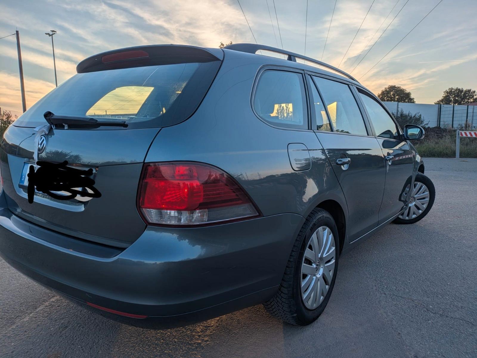 Volkswagen Golf 2011 — двигун 1.598 cm³, 105 HP (77kW)
