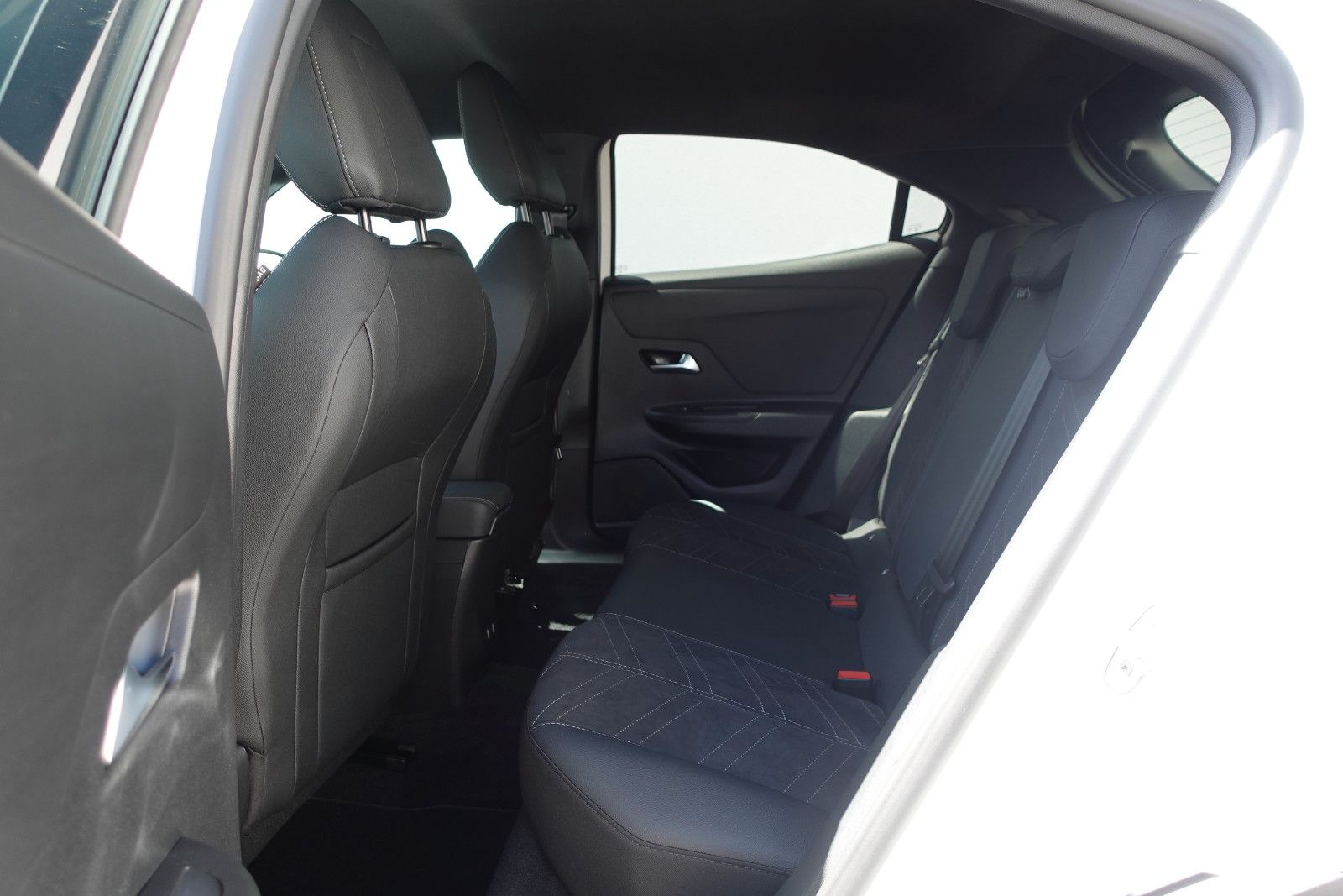 Fahrzeugabbildung Opel Mokka 1.2Turbo Ultimate Kamera,PDC,Sitzh.,DAB