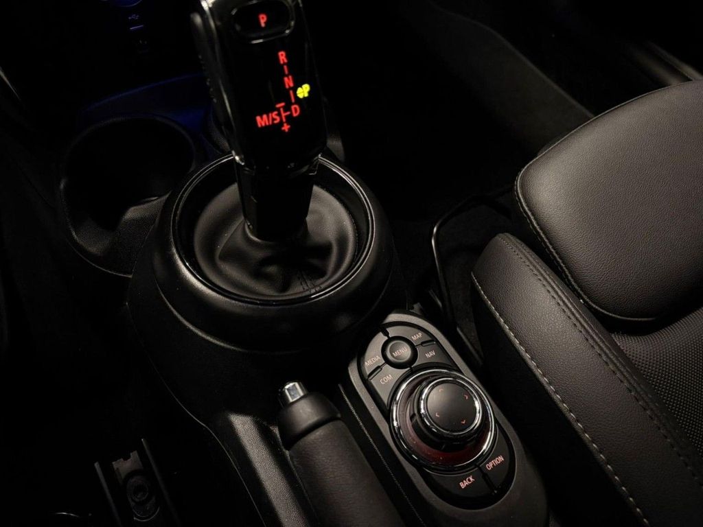 MINI Cooper AUTOMATIK SITZ-/STANDHZG DAB KLIMAAUTO MINI Cooper AUTOMATIK SITZ-/STANDHZG DAB KLIMAAUTO