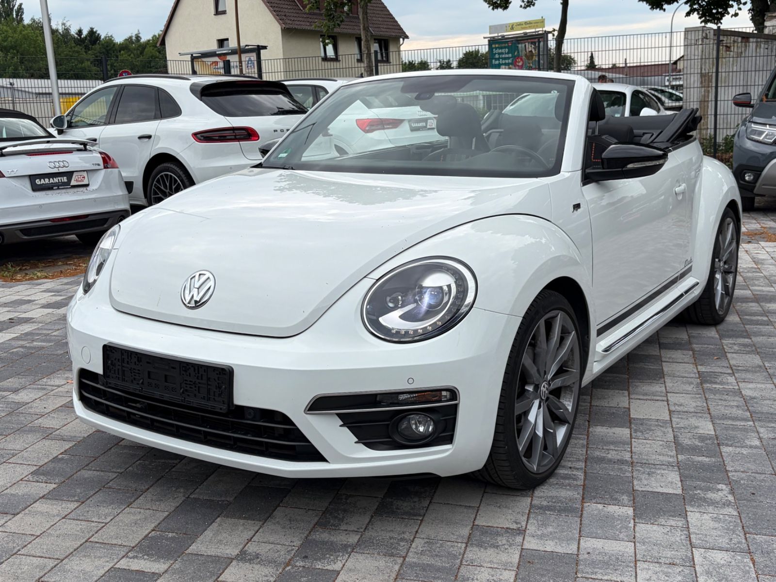 Volkswagen Beetle Cabriolet R-Line Club / Fender / Navi