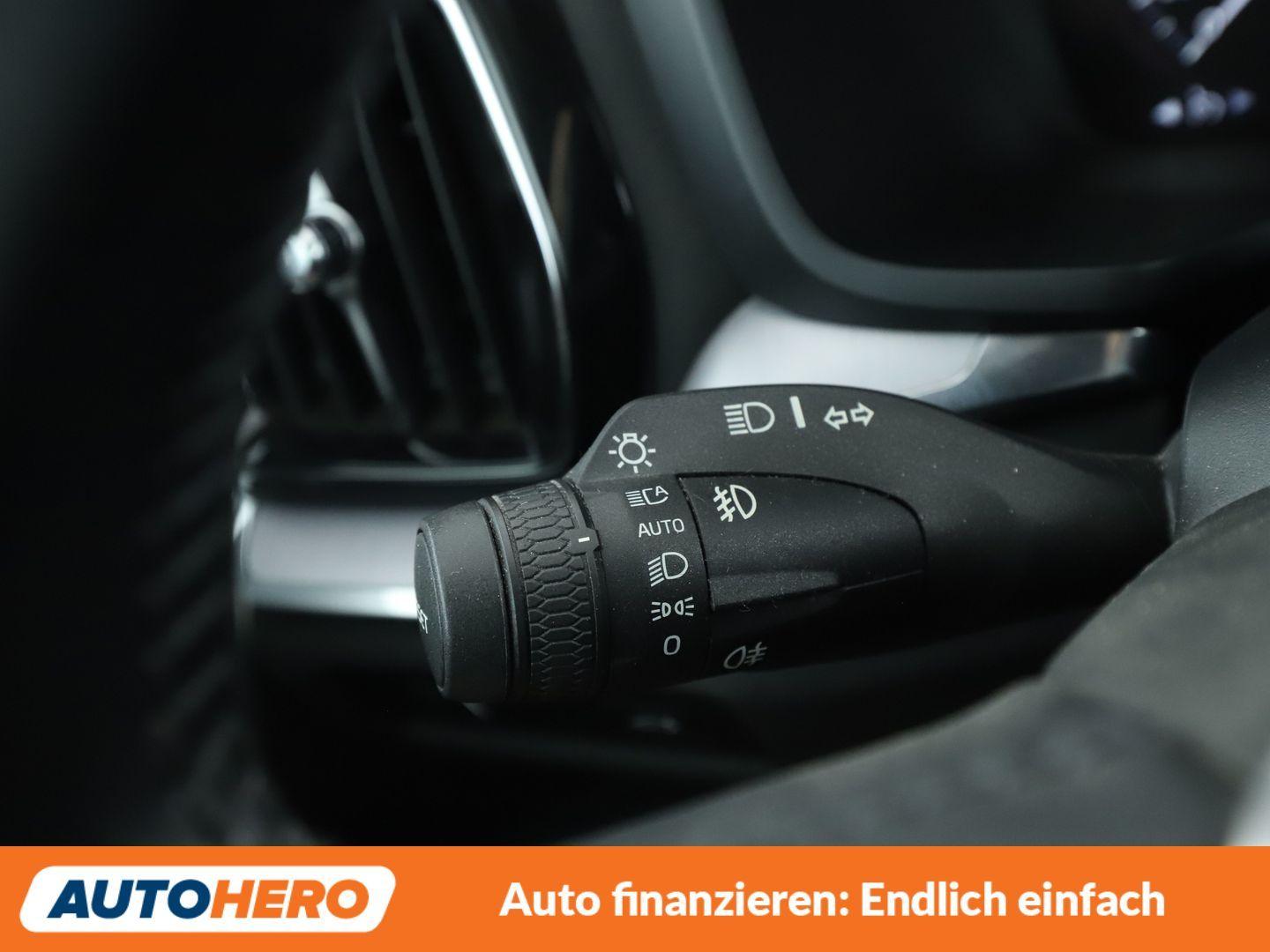 Volvo V60 2.0 D3 Momentum Pro Aut.*NAVI*LED*TEMPO*
